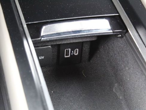 Used 2023 Lincoln Corsair AWD image 27