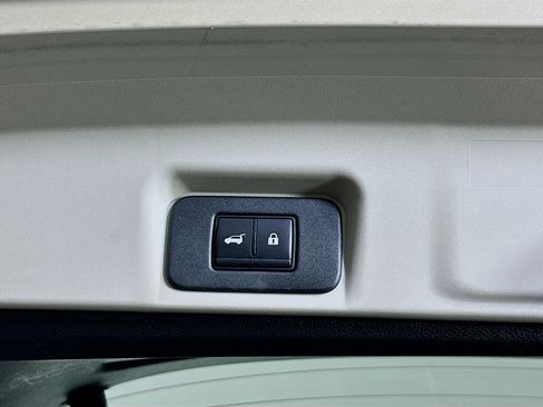 Used 2023 Nissan Ariya FWD image 31