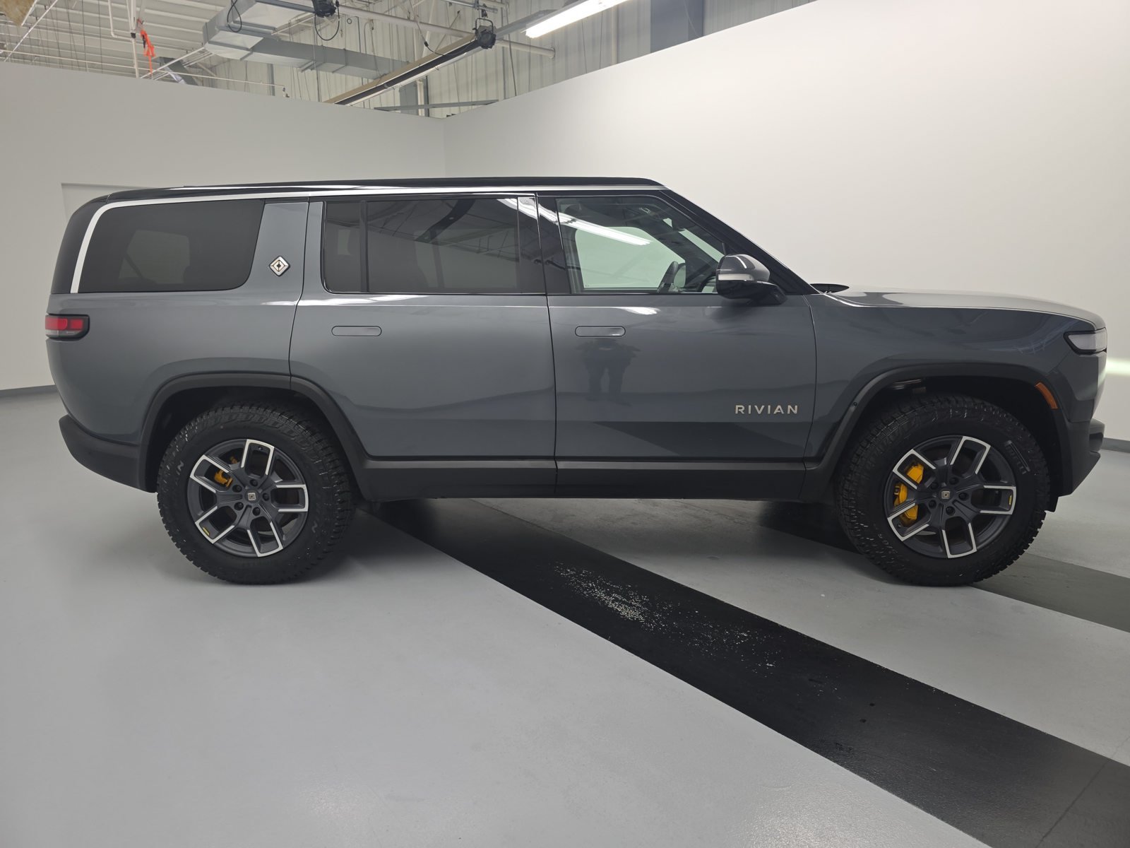 Used 2022 Rivian R1S Launch Edition Quad AWD/4WD image 6