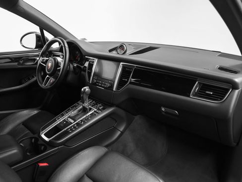 Certified 2017 Porsche Macan AWD/4WD image 20