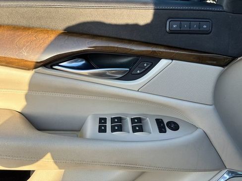 Used 2019 Cadillac Escalade Luxury RWD image 12