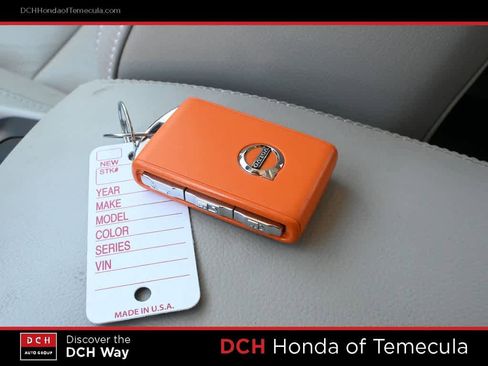 Used 2023 Volvo XC40 B5 Plus image 8