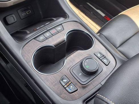 Used 2023 GMC Acadia Denali w/ Denali Technology Package FWD image 13