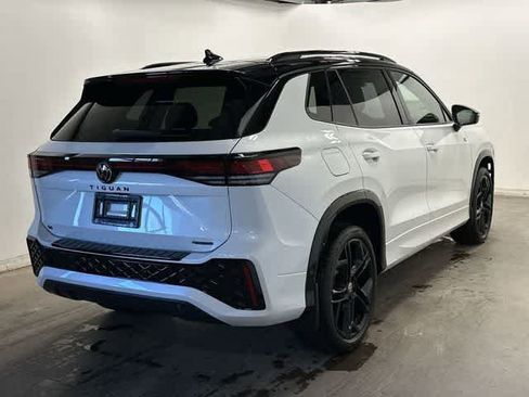 New 2026 Volkswagen Tiguan SE R-Line image 29