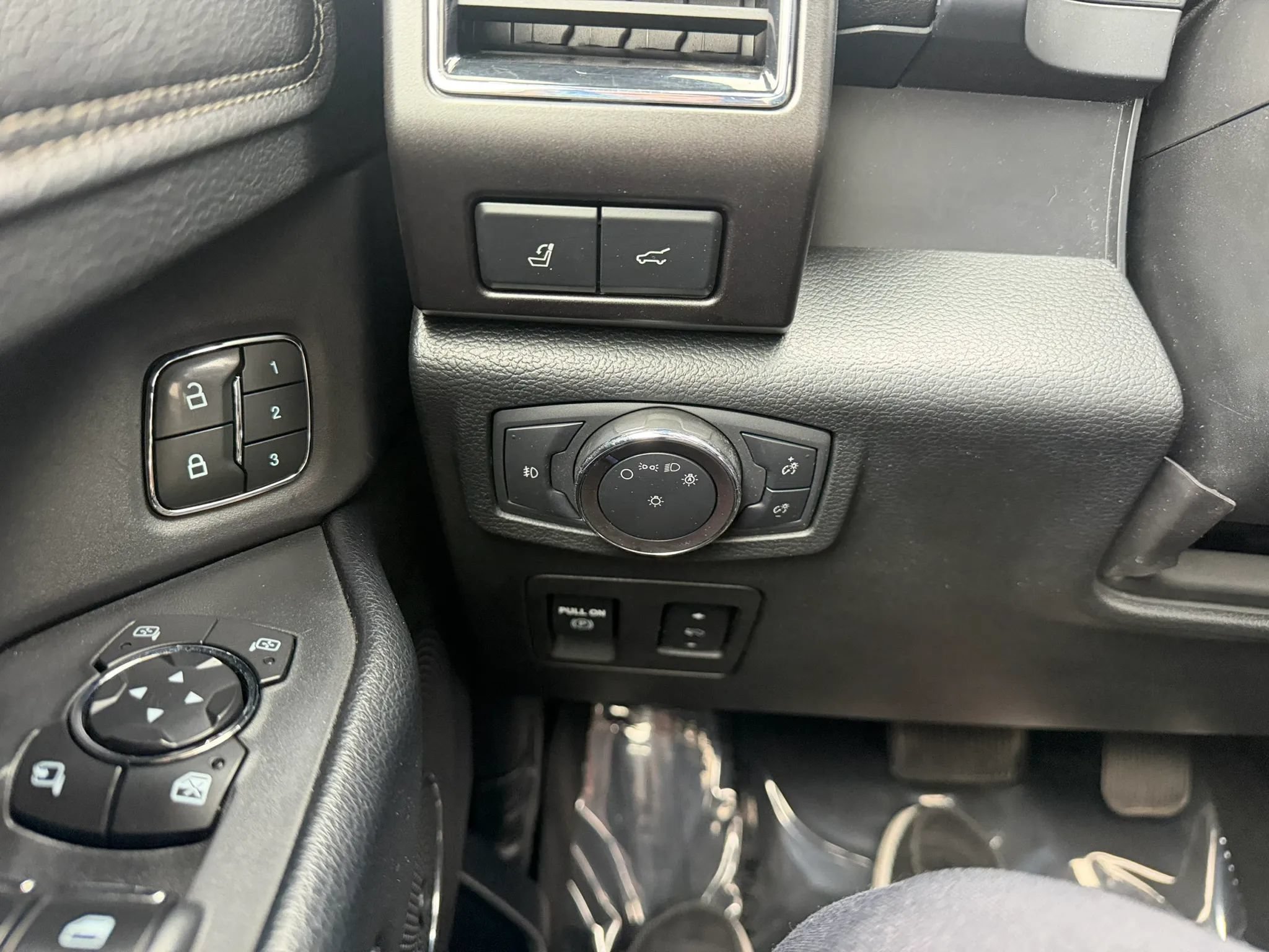 Used 2019 Ford Expedition Max Limited w/ Special Edition Package AWD/4WD image 16