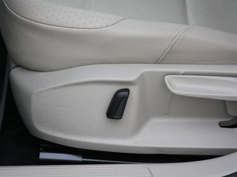 Used 2015 Volkswagen Golf S image 26