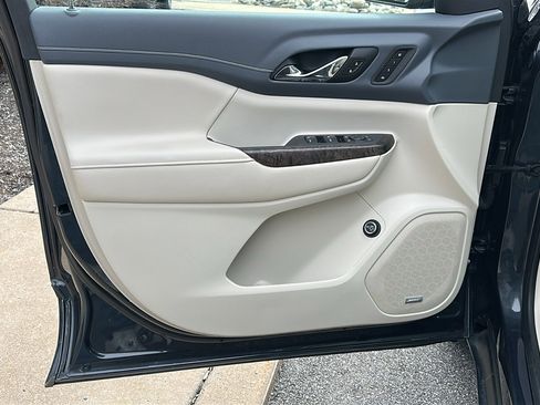 Used 2021 GMC Acadia Denali w/ Denali Ultimate Package image 15