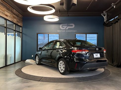 Used 2020 Toyota Corolla LE image 5