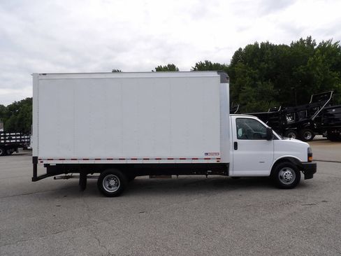 Used 2019 Chevrolet Express 3500 Extended RWD image 9