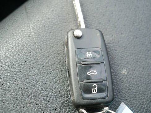 Used 2012 Volkswagen Jetta SE FWD image 36