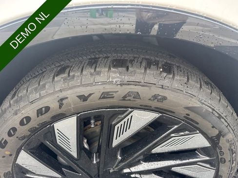 Used 2025 Lincoln Nautilus Reserve AWD/4WD image 17