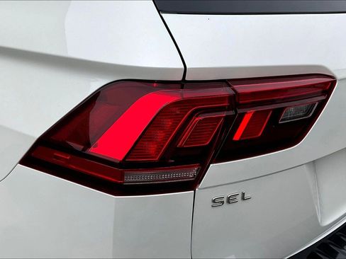 Certified 2024 Volkswagen Tiguan SEL R-Line image 28