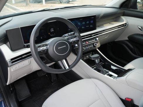 Used 2025 Hyundai Tucson SE image 15