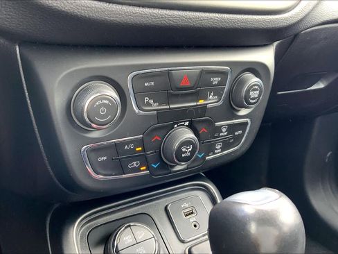 Used 2021 Jeep Compass Trailhawk AWD/4WD image 35