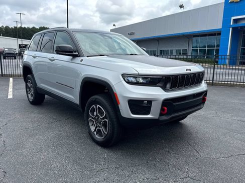 Used 2022 Jeep Grand Cherokee Trailhawk w/ ADV Protech Group II AWD/4WD image 4