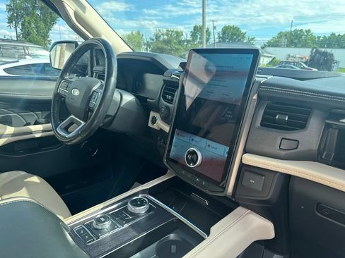 Used 2023 Ford Expedition Platinum AWD/4WD image 41