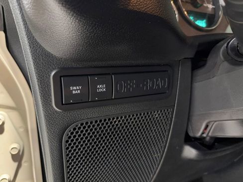 Used 2018 Jeep Wrangler Rubicon w/ Power Convenience Group image 28