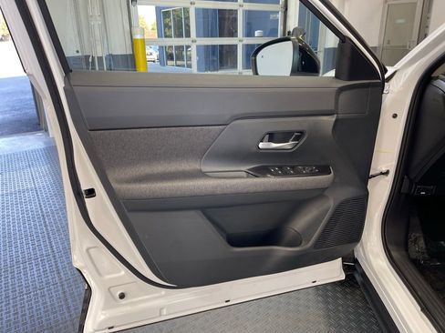 New 2026 Nissan Kicks SV w/ SV Premium Package FWD image 18