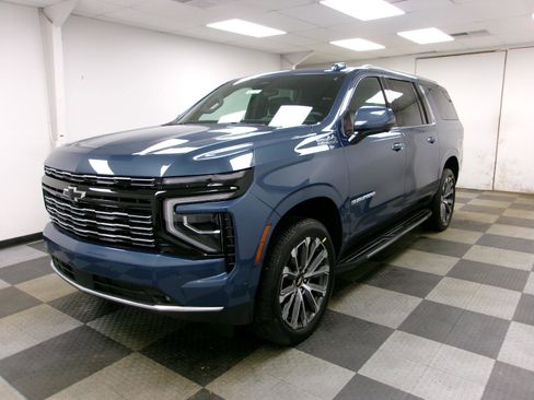 New 2026 Chevrolet Suburban High Country w/ Sun And Tow Package AWD/4WD image 1