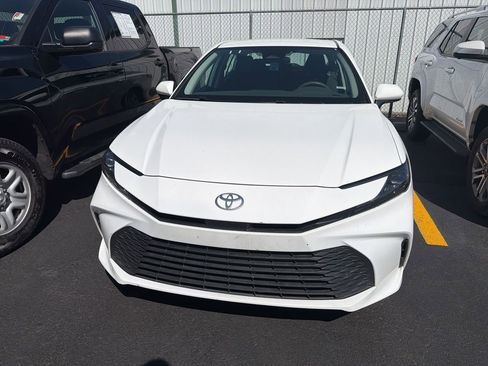 Used 2025 Toyota Camry LE image 5