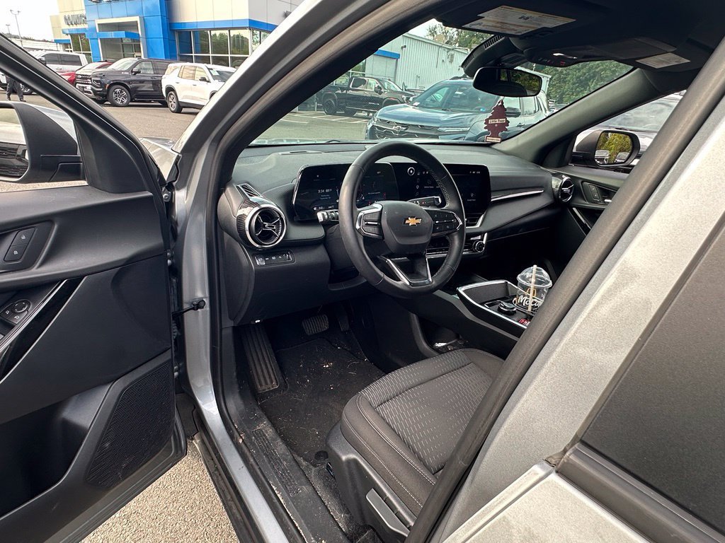 Used 2026 Chevrolet Equinox LT AWD/4WD image 23