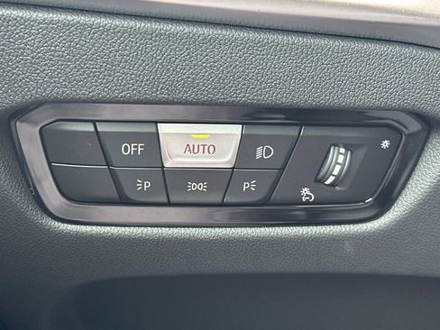 Used 2025 BMW 330i Sedan w/ Premium Package image 36