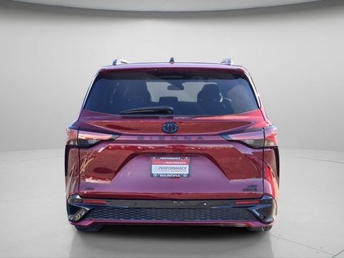 Used 2024 Toyota Sienna XSE w/ XSE Premium Package AWD/4WD image 22