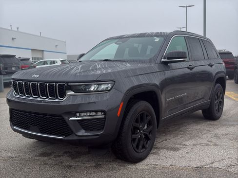 Used 2024 Jeep Grand Cherokee Limited image 2