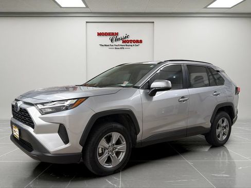 Used 2025 Toyota RAV4 XLE AWD/4WD image 1
