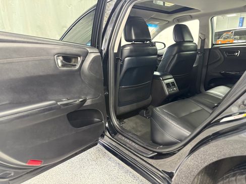 Used 2018 Toyota Avalon Limited w/ All Weather Liner Package image 32