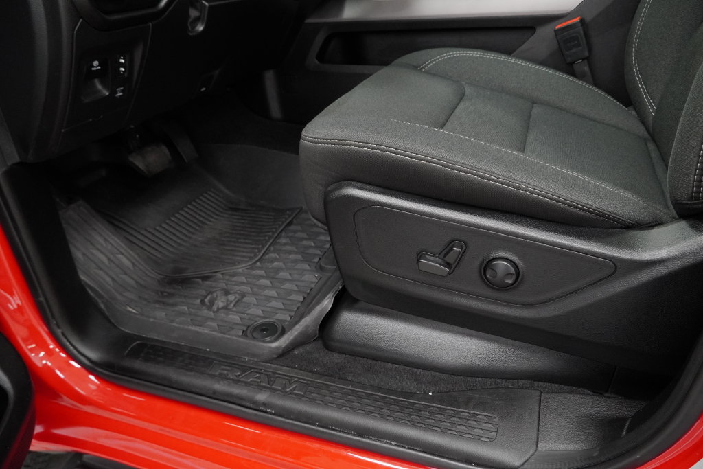 Used 2025 RAM 1500 Big Horn AWD/4WD image 40