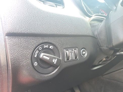 Used 2019 Dodge Charger SXT image 17