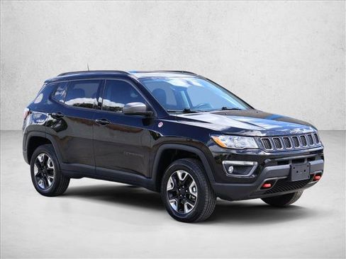 Used 2018 Jeep Compass Trailhawk w/ Leather Interior Group AWD/4WD image 3