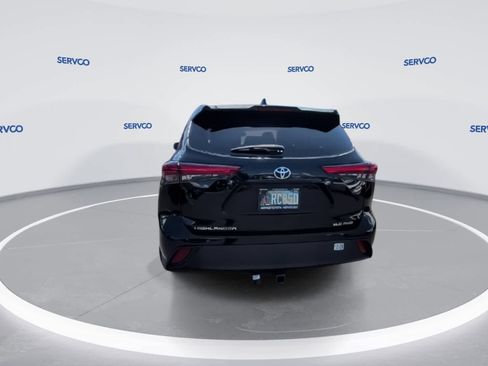 Used 2021 Toyota Highlander XLE image 6