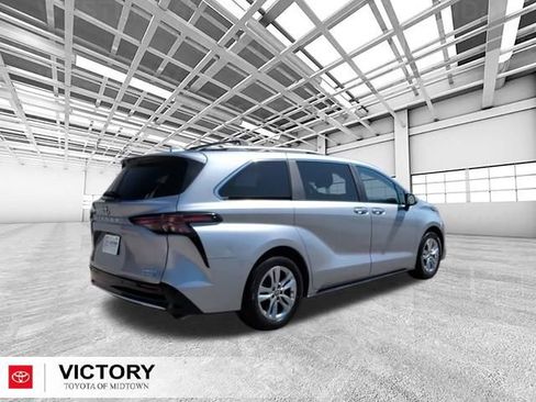 Certified 2024 Toyota Sienna Limited AWD/4WD image 3