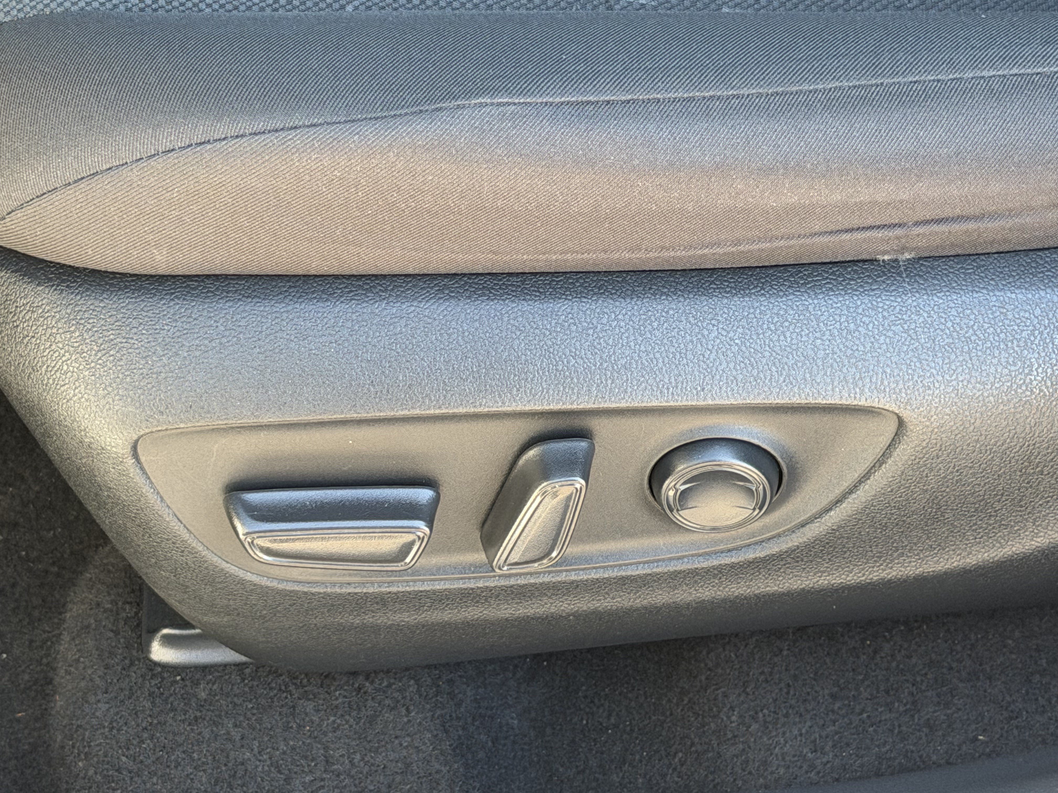 Used 2023 Toyota RAV4 XLE FWD image 16