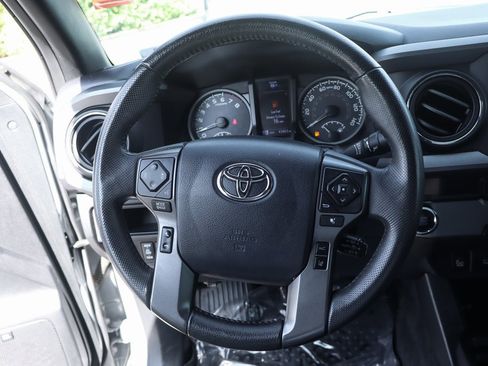 Used 2019 Toyota Tacoma TRD Sport image 21
