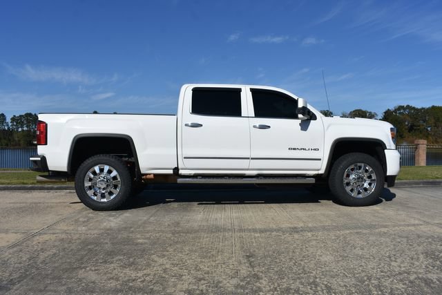 Used 2019 GMC Sierra 2500 Denali w/ Duramax Plus Package AWD/4WD image 3