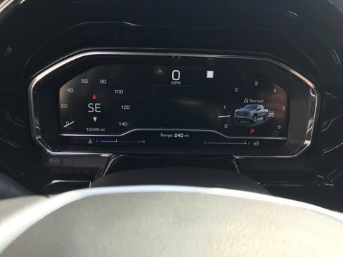 Certified 2023 GMC Sierra 1500 SLT w/ SLT Premium Package image 3