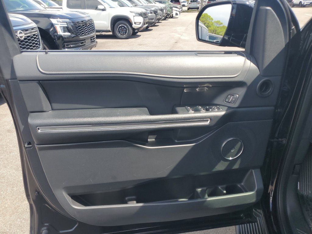 Used 2024 Ford Expedition XLT AWD/4WD image 26