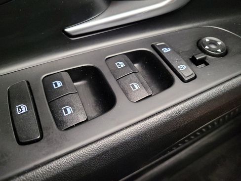 Used 2023 Hyundai Elantra SEL image 27