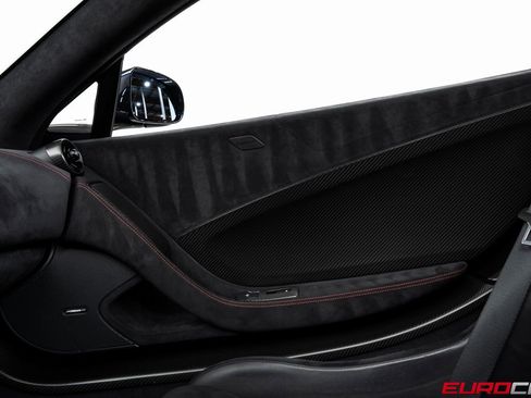 Used 2016 McLaren 675LT Spider image 33