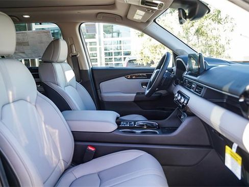 New 2025 Honda Pilot Touring image 23