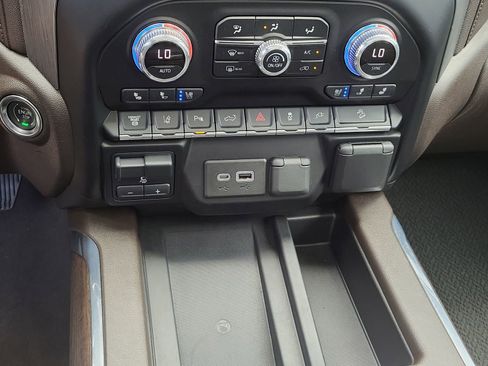 Certified 2021 GMC Sierra 2500 Denali w/ Denali Ultimate Package AWD/4WD image 36