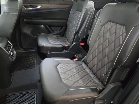 Used 2024 Volkswagen Atlas SEL Premium R-Line AWD/4WD image 16