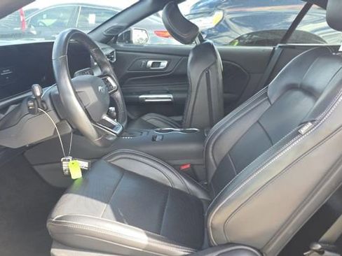 Used 2025 Ford Mustang Premium image 5