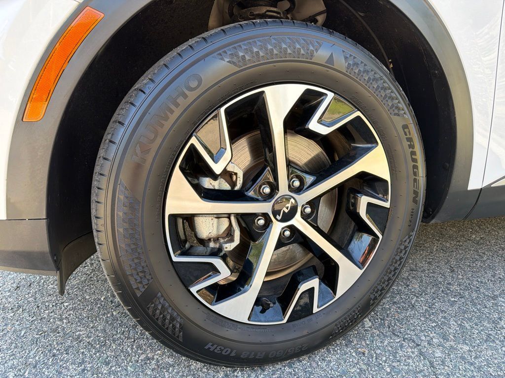 Certified 2024 Kia Sportage EX AWD/4WD image 13