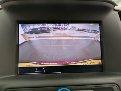 Used 2024 GMC Terrain SLE w/ Driver Convenience Package image 13