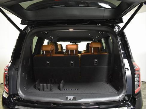 New 2025 Nissan Armada SL w/ Captain's Chari Seat Package image 39