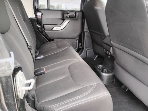 Used 2016 Jeep Wrangler Unlimited Sahara image 16